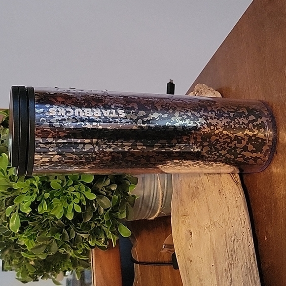 Starbucks Other - Starbucks 2020 Black & Gold travel mug with sealing twist lid